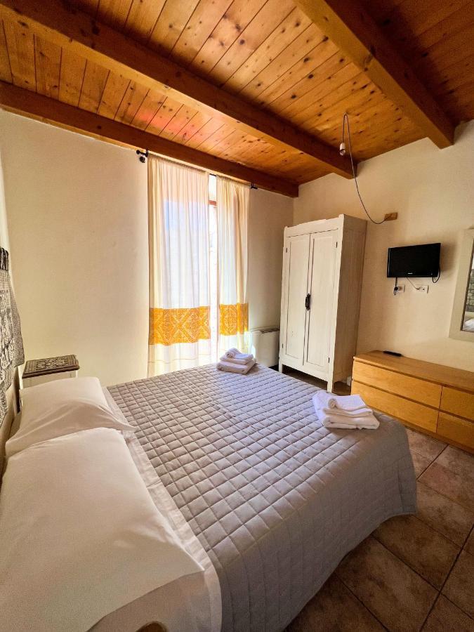 La Vecchia Torre Hotel Bosa Luaran gambar