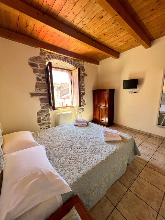 La Vecchia Torre Hotel Bosa Luaran gambar