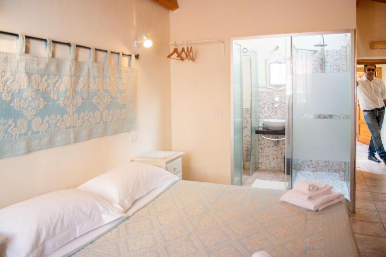 La Vecchia Torre Hotel Bosa Luaran gambar