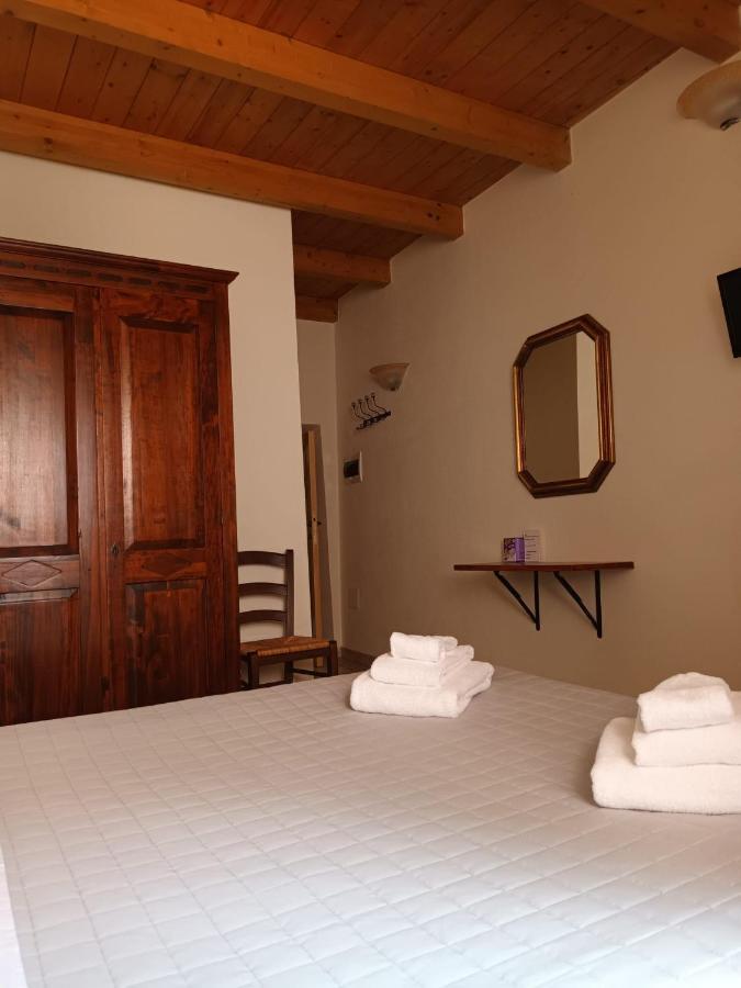 La Vecchia Torre Hotel Bosa Luaran gambar